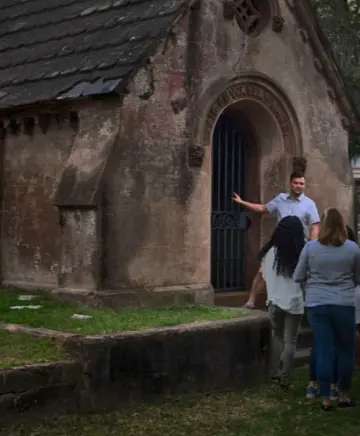 Charleston Ghosts and Graveyard Exclusive Access Night Tour by Bulldog Tours
