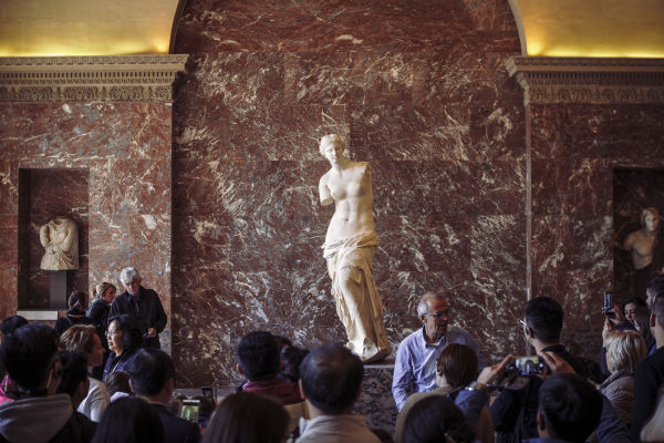 The 'Venus de Milo' is one of the most famous statues in the world and we'll help you understand why. 