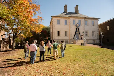 Old Town Alexandria in a Day with Round Trip Ferry Cruise