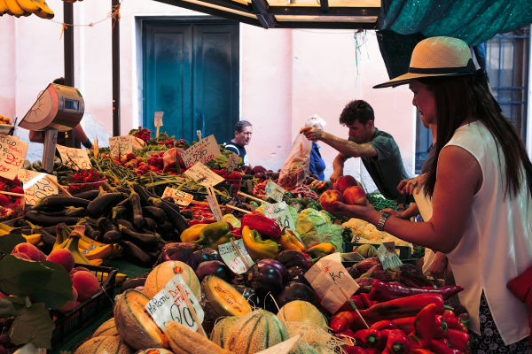 Fresh produce has been coming into the Rialto Market from around the Region for hundreds of years. 