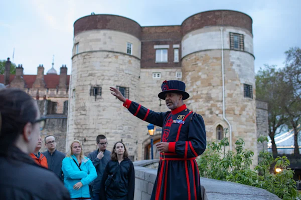VIP Tower of London Night Tour & Ceremony of the Keys | Walks Tours