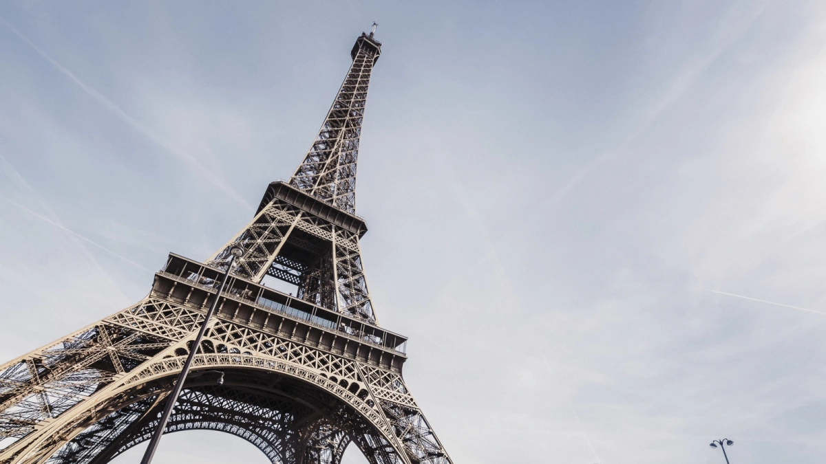 1440 - Paris PIAD Eiffel Tower 16x9-0014