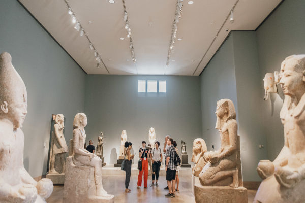 Your small group tour lets you see the best of the Met 