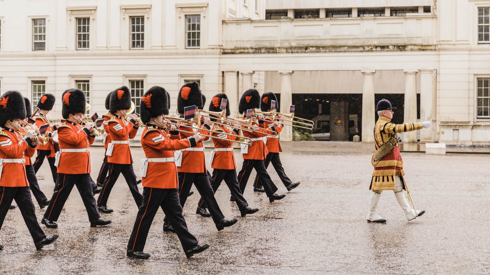 Changing Of The Guard Tour With Dome Climb London | Walks