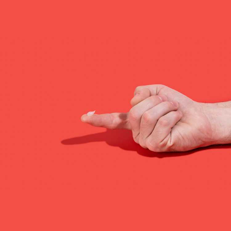 how to apply acyclovir cream