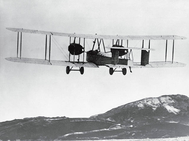 Vickers Vimy ExCC take-off