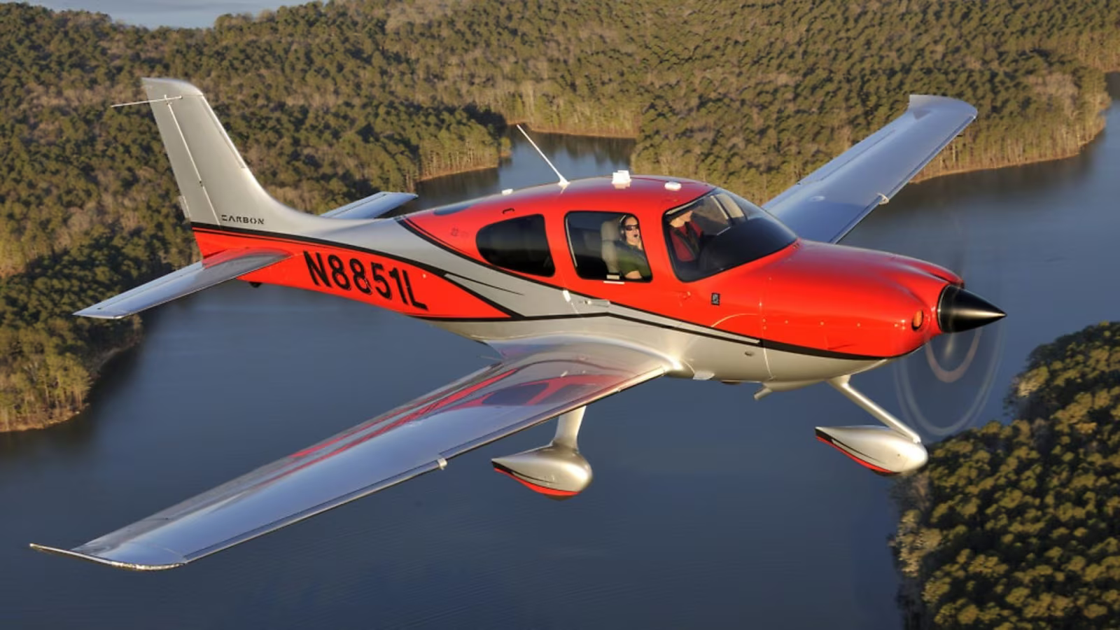 Cirrus-sr22 01