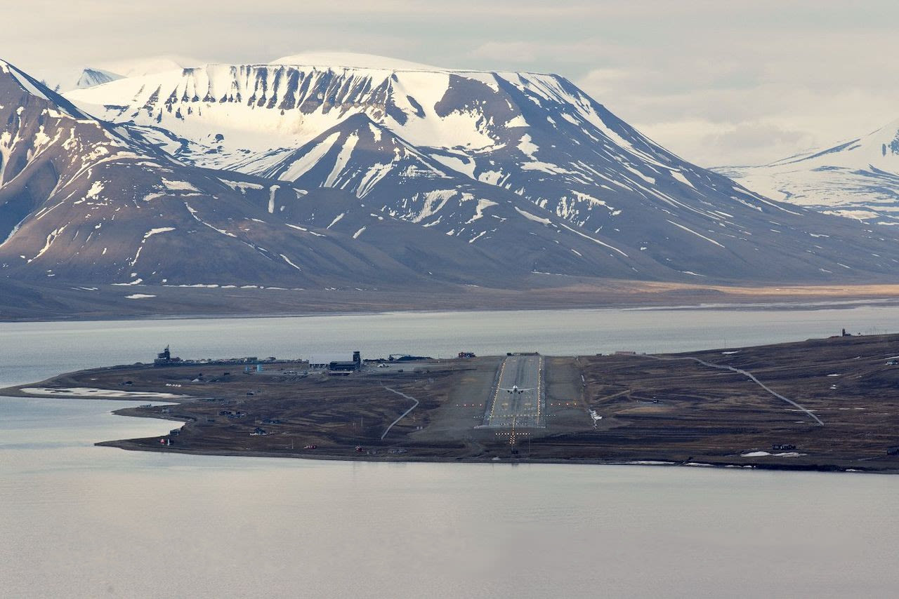 Svalbard Airport 01