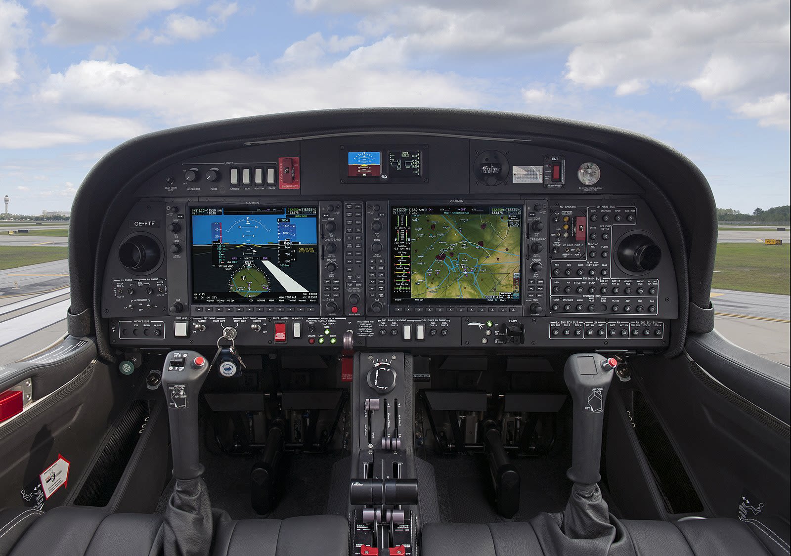 Diamond DA42 Twin Star cockpit