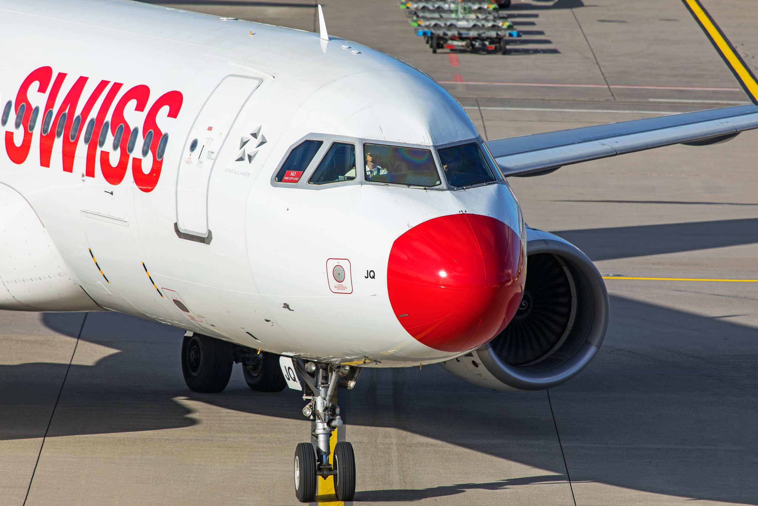 Swiss-Airbus-A320 01