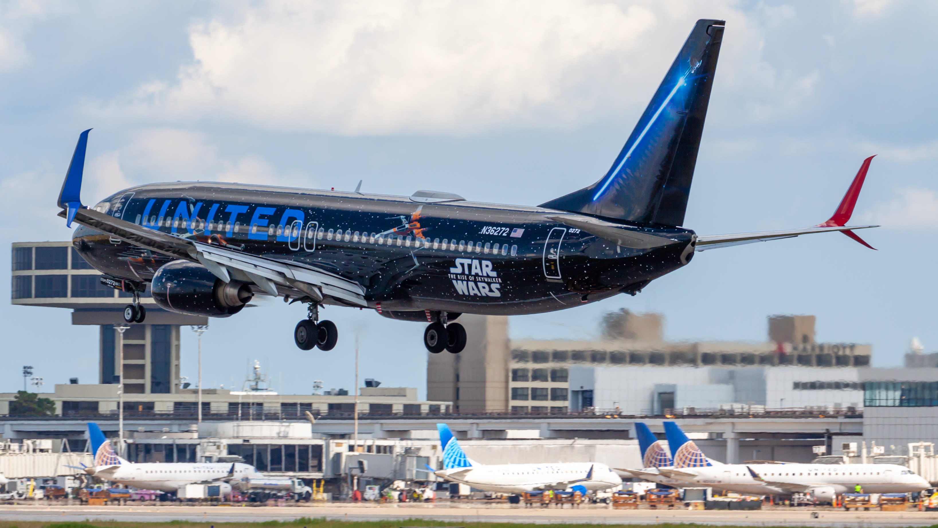 StarWar United Airline Boeing 737-800 02