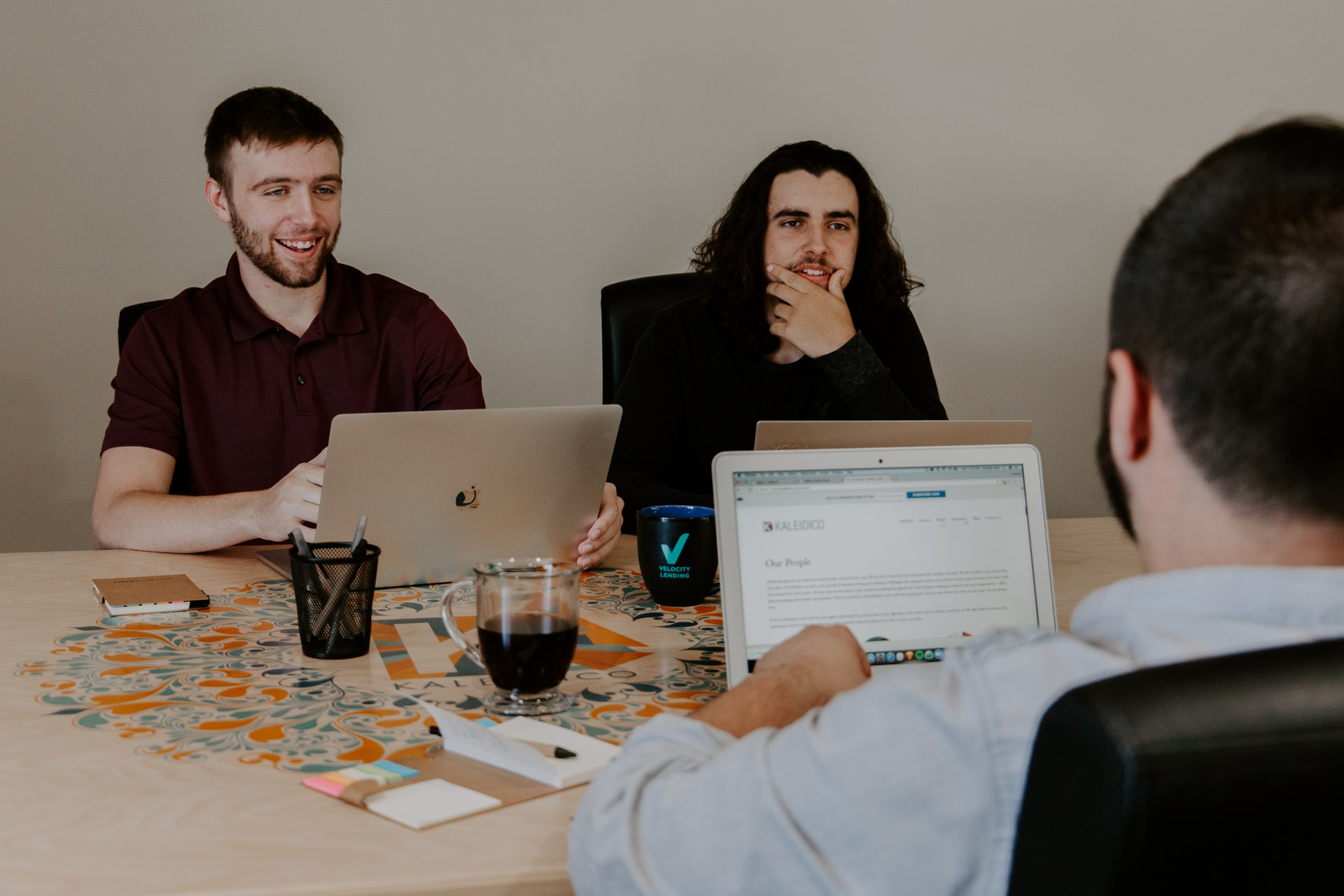 Icebreaker en réunion : 10 façons de commencer un atelier