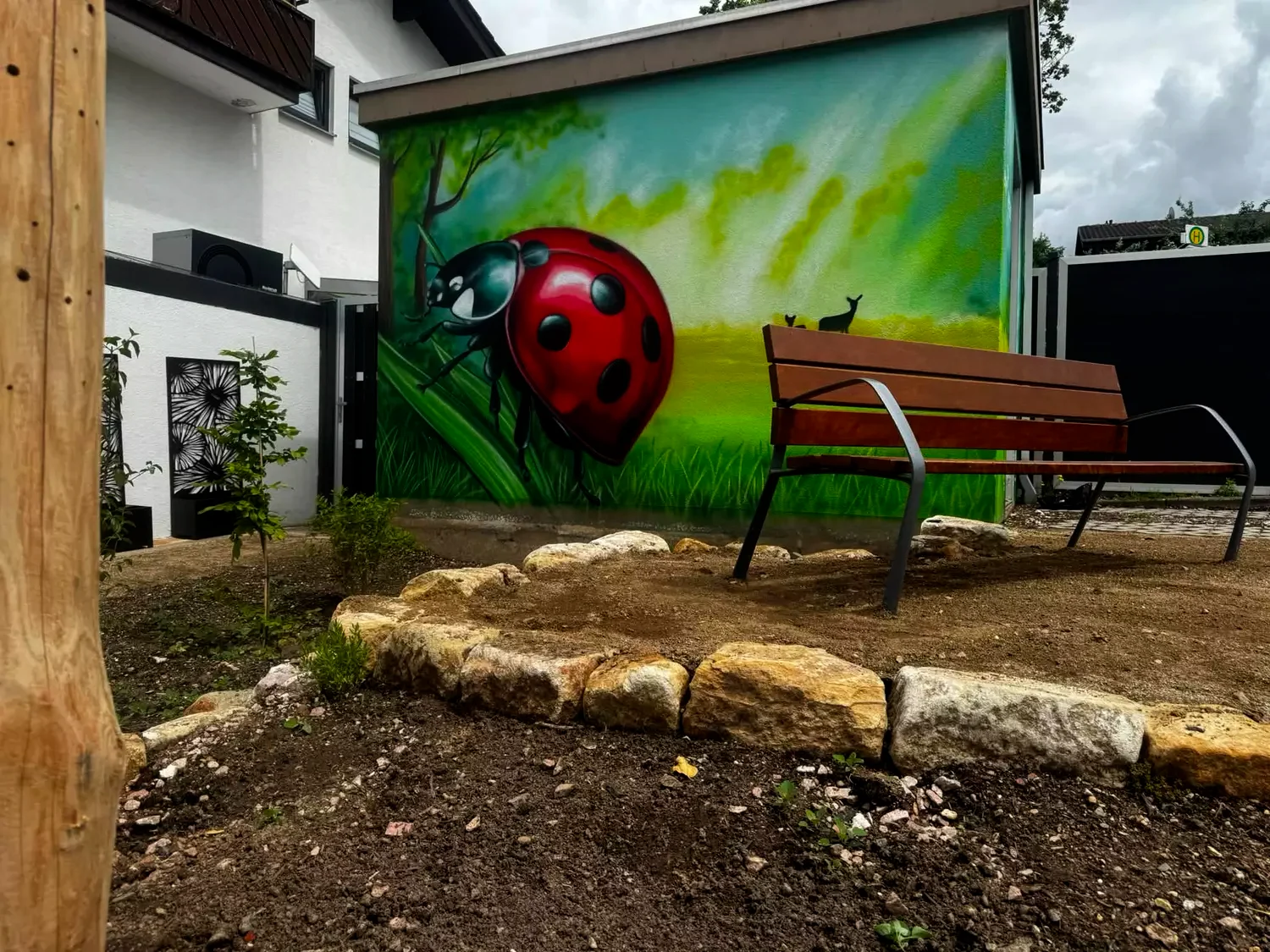 Marienkäfer-Graffiti an Stromhäuschen in Klein-Winternheim
