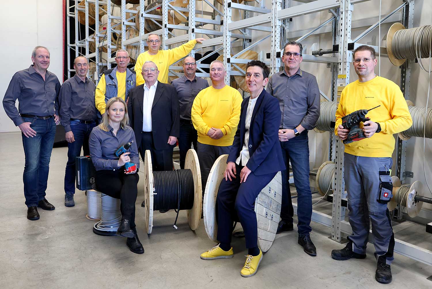 Gruppenbild der Mitarbeiter der Firma Elektro Knies