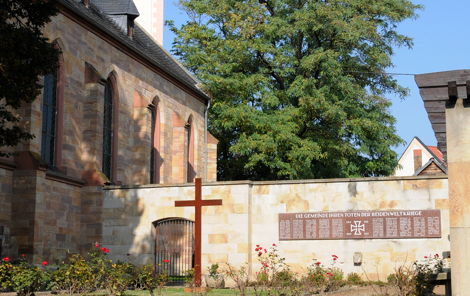 Blick auf den Wallertheimer Friedhof