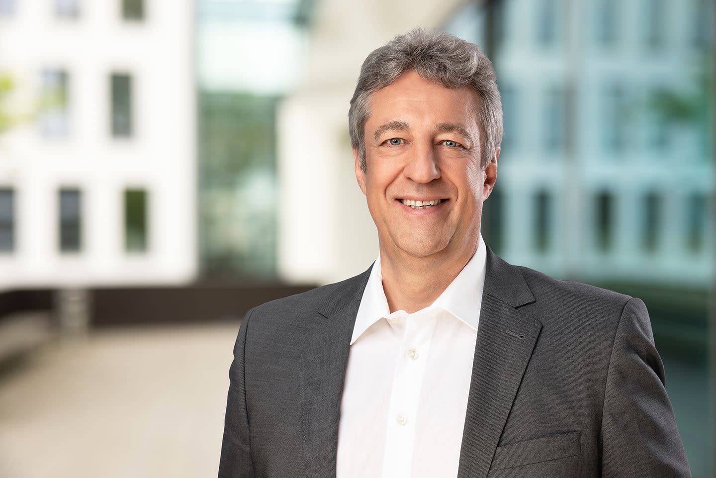 alt = Porträt Oliver Lellek Geschäftsführung EWR Netz'