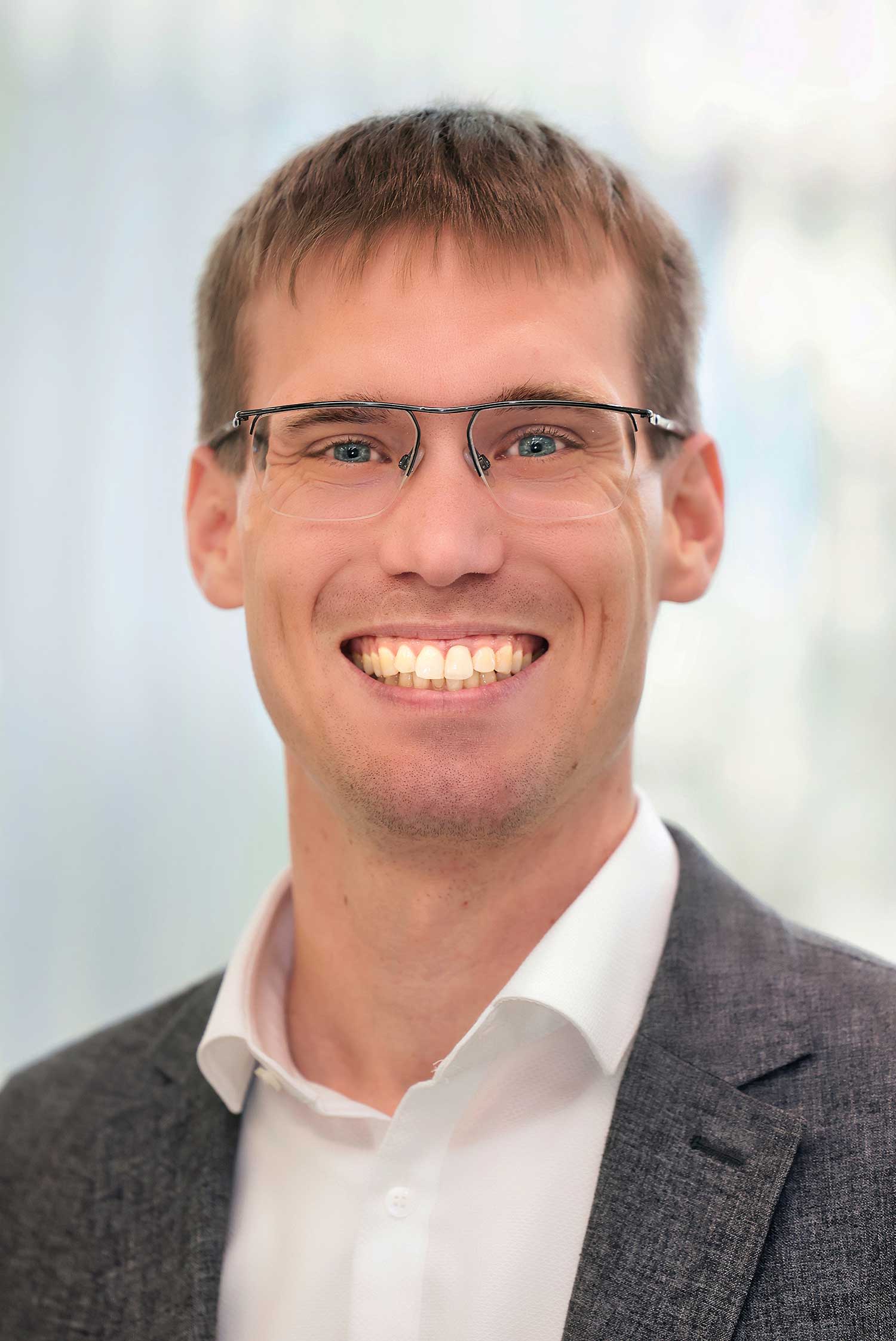 Porträt von Mitarbeiter Alexander Neumann