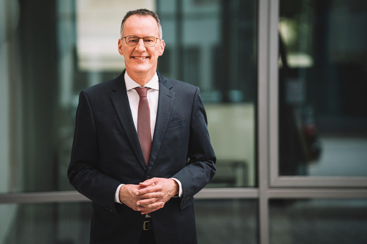Titelbild Portrait von Michael Ebling, Minister für Wirtschaft, Tourismus, Energie und Klima Rheinland-Pfalz