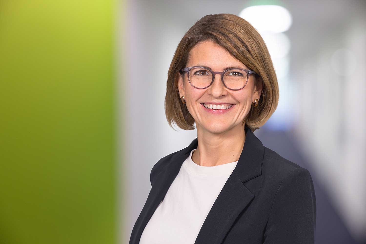Portrait Mitarbeiterin Julia Antipca
