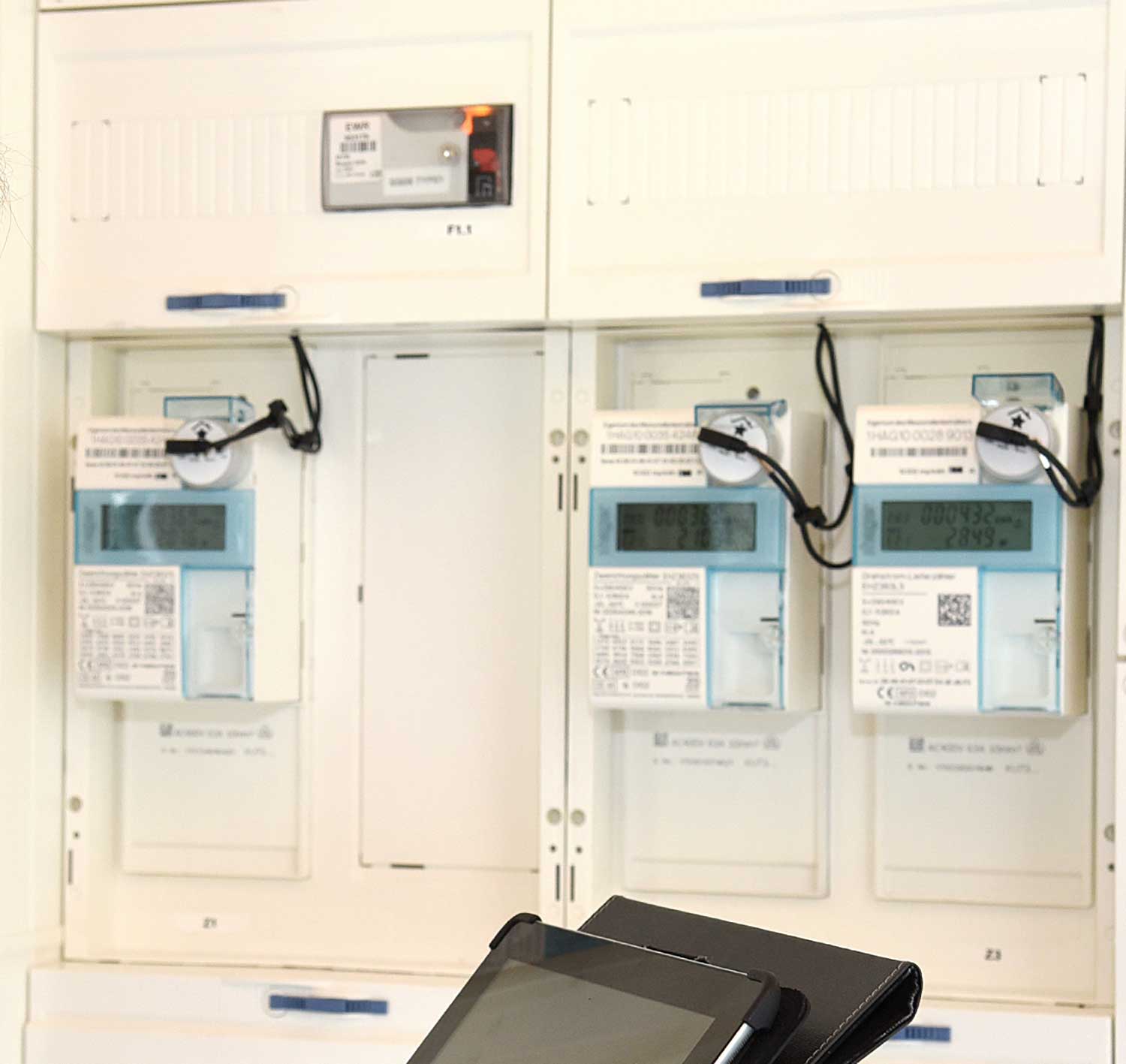 Bild eines Strom-Zählerschranks Bild eines Strom-Zählerschranks
