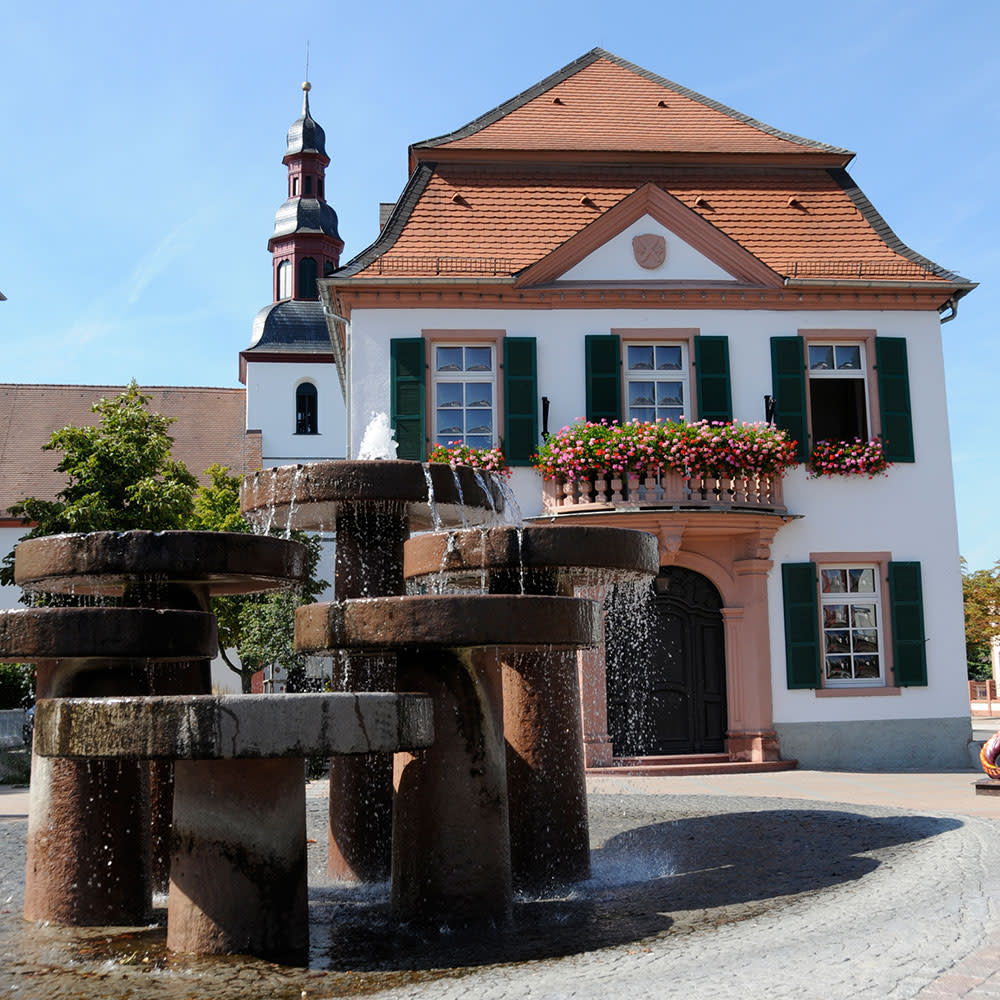 Rathaus in Lampertheim von außen