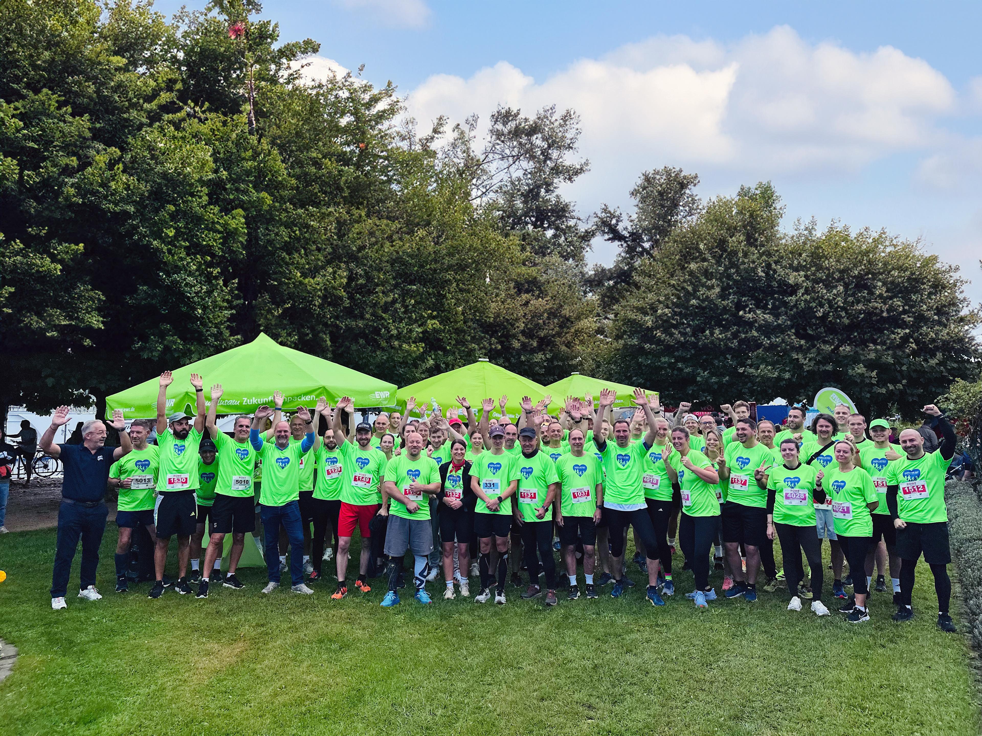Titelbild Das Laufteam aus der EWR-Unternehmensfamilie am Sonntag beim Nibelungenlauf.