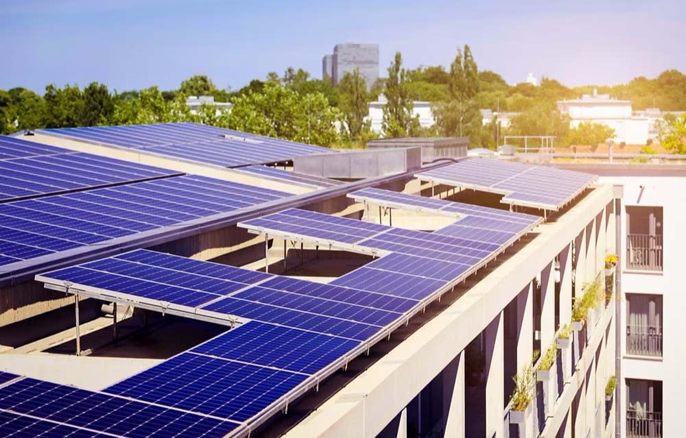 Solaranlage auf einem Mehrfamilienhaus Solaranlage auf einem Mehrfamilienhaus