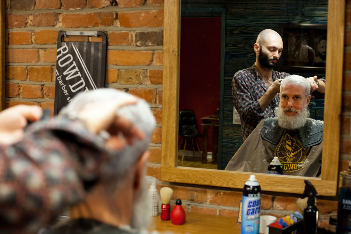 rowdy-barbershop-bearded-customer