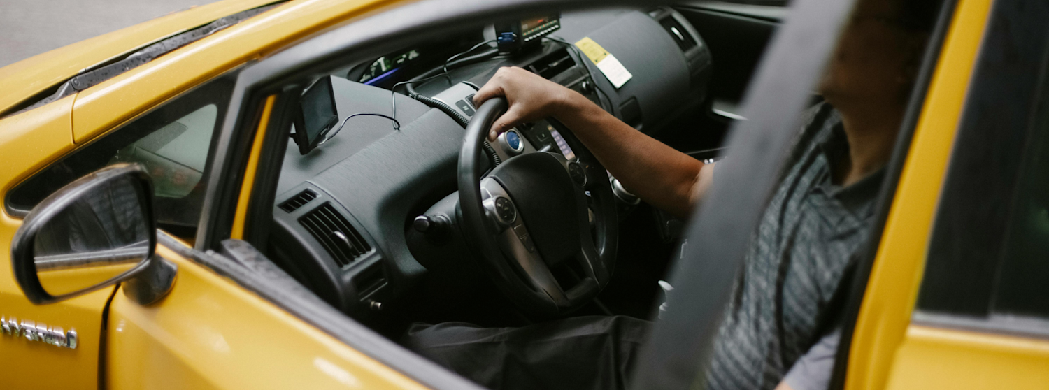 Kann Man Beim Friseur Mit Karte Zahlen Im Taxi mit Karte zahlen: Lösungen für Fahrer:innen | SumUp