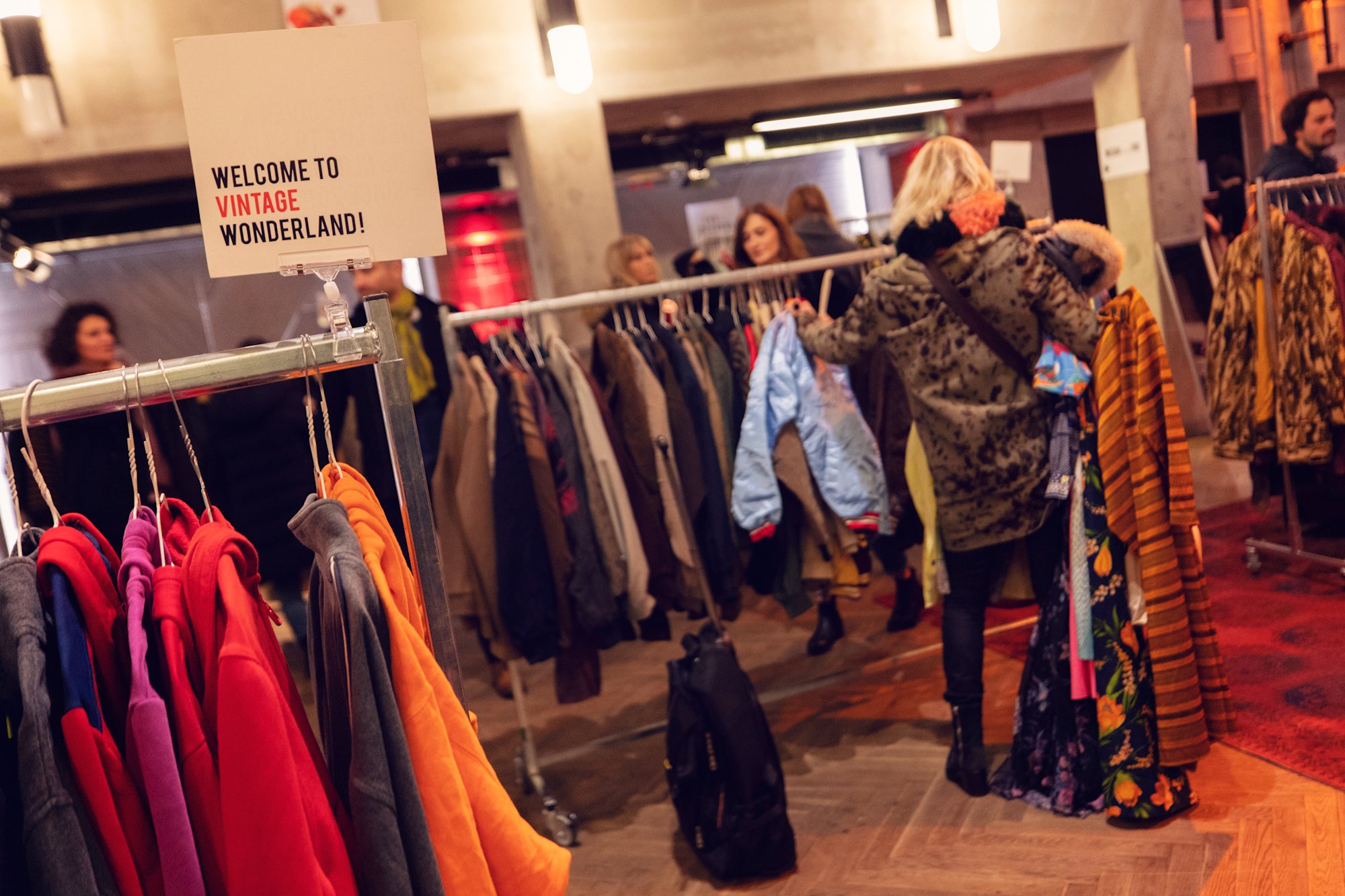 VinoKilo: Vintage Clothes Shopping with Modern Thinking