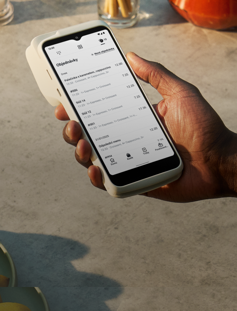 Přijímejte objednávky přímo u stolu, parkujete je pro pozdější platbu a tiskněte objednávkové lístky. Prodávejte hladce a bez zpoždění.