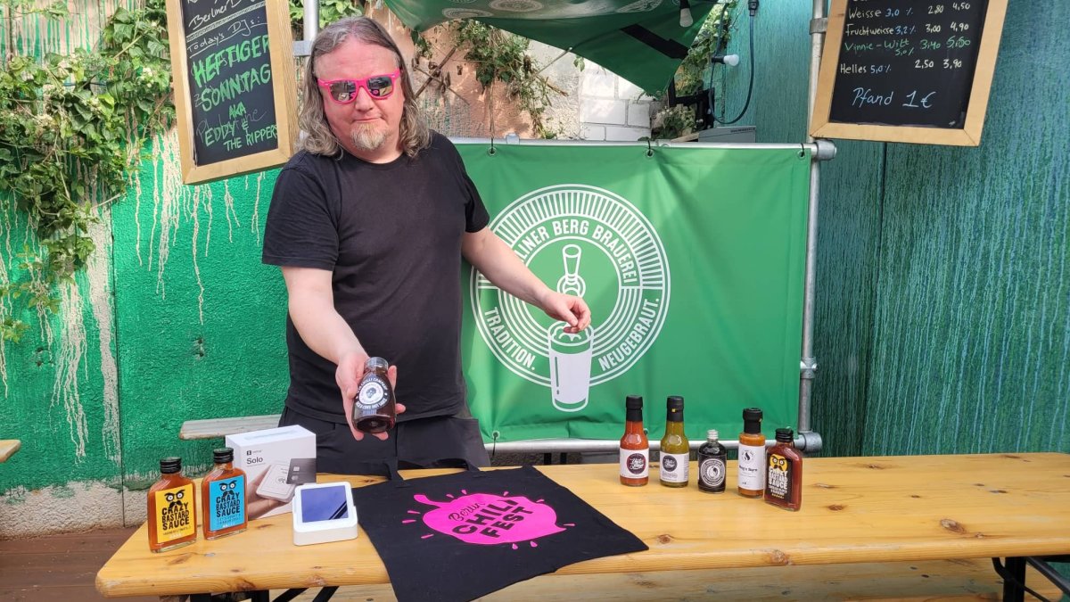 Neil Numb using SumUp Solo at Chili Fest Berlin