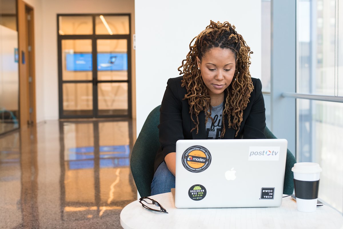 woman-typing-at-office