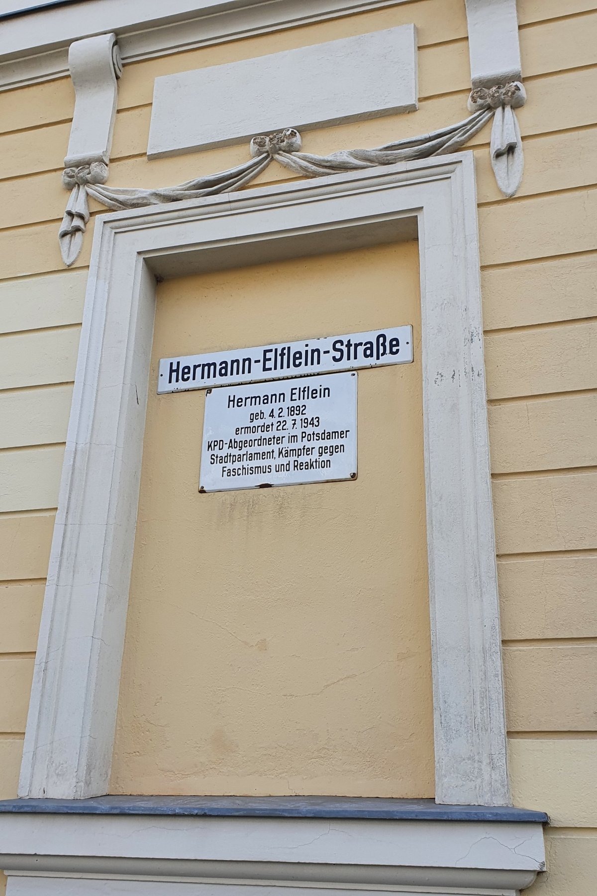 Straßenschild der Hermann-Elflein-Straße