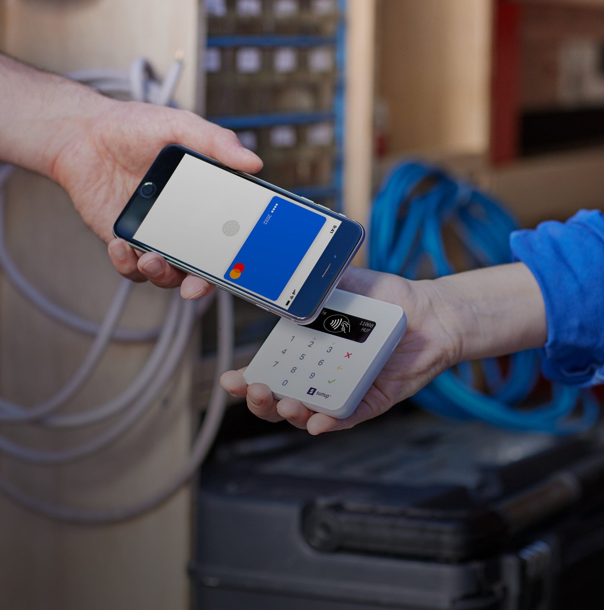 Air card readerat a market