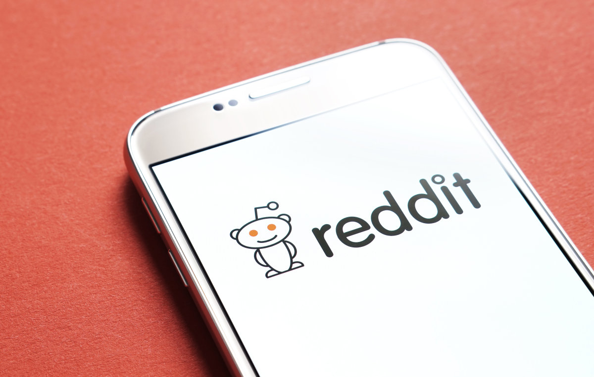 A picture of the Reddit logo