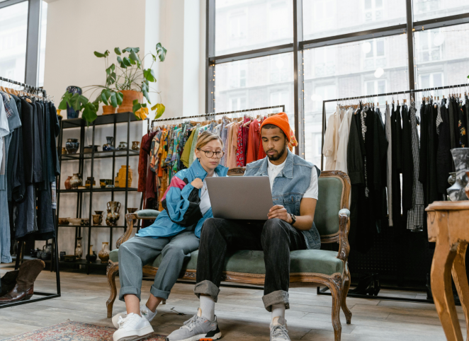 Mitarbeiter an Cybersecurity Schulung