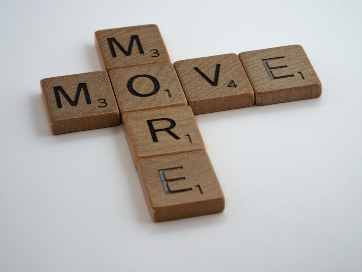 Scrabble that savs MOVE