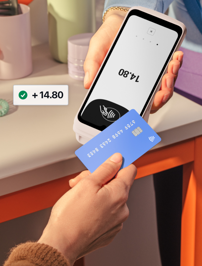 Acceptez les paiements sans contact, avec validation par code PIN ou en espèces. Ajoutez des pourboires, imprimez des reçus et effectuez des remboursements directement depuis votre Terminal.