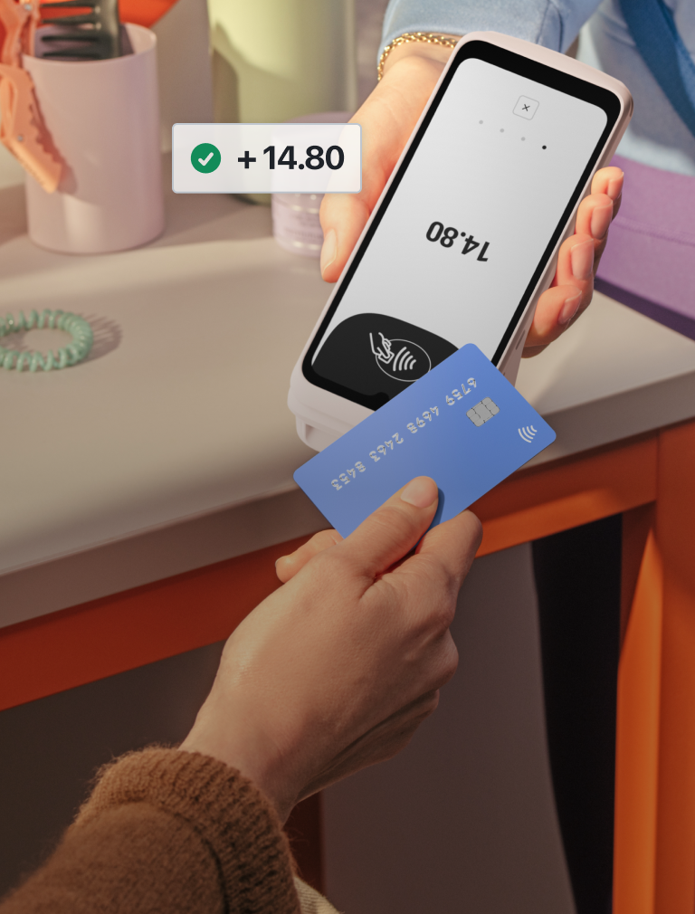 Acceptez les paiements sans contact, avec validation par code PIN ou en espèces. Ajoutez des pourboires, imprimez des reçus et effectuez des remboursements directement depuis votre Terminal.