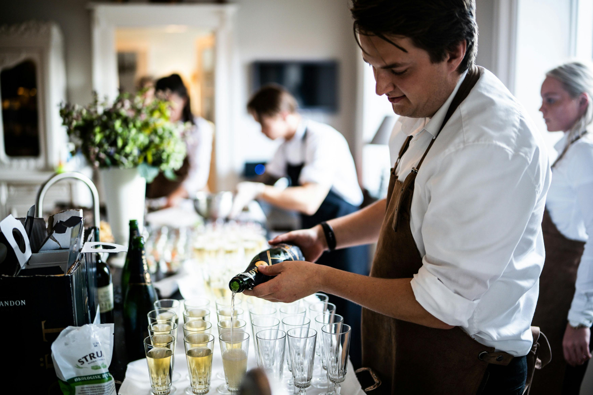 Freundlichkeit ist ein Faktor für mehr Trinkgeld in der Gastronomie