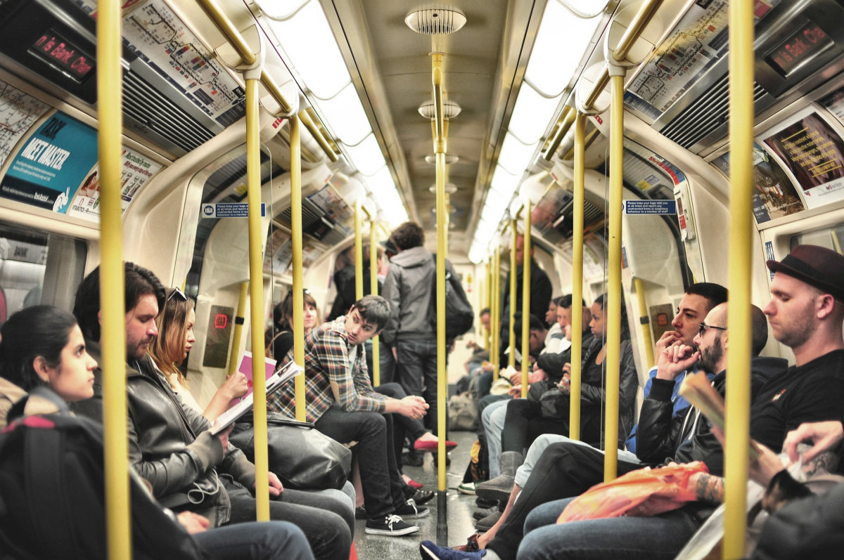 commuters-tube-london