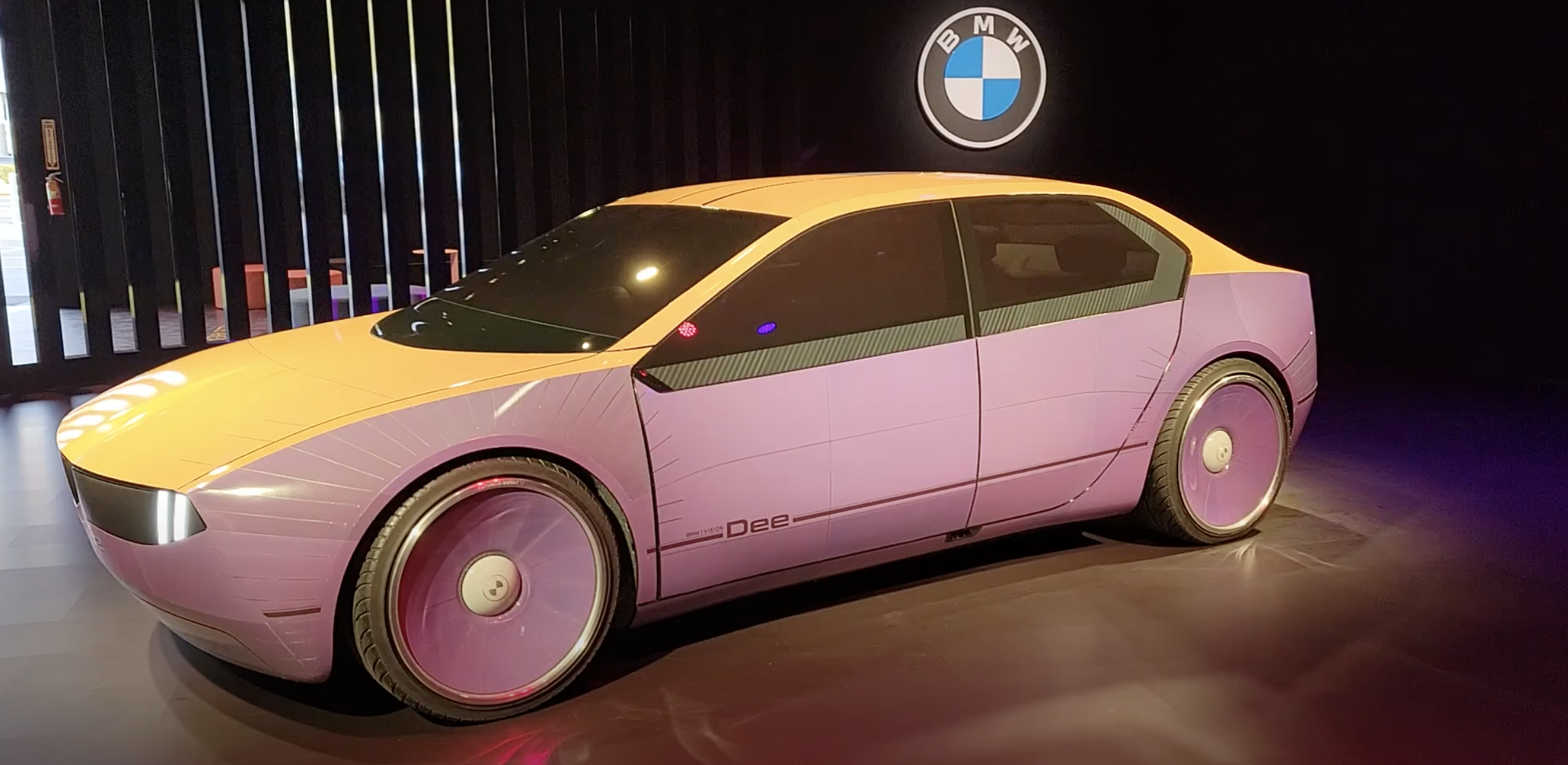 CES 2023 BMW iVision dee