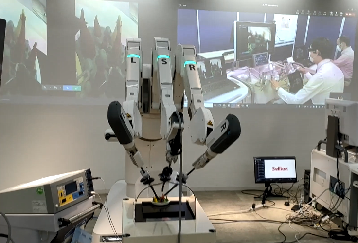 手術支援ロボットレポート　四谷からの操作