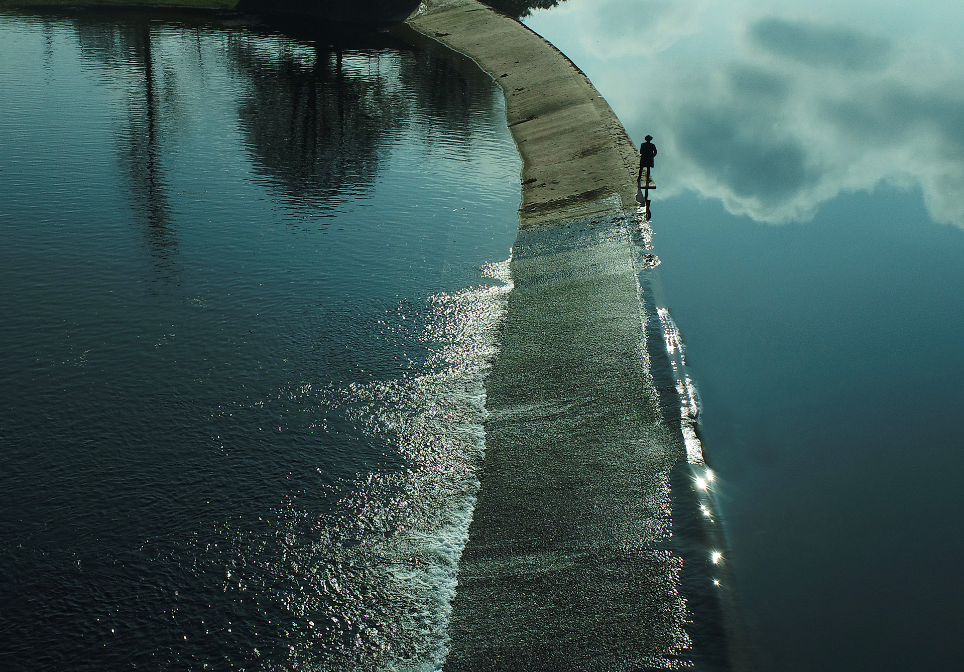 Between water and sky 