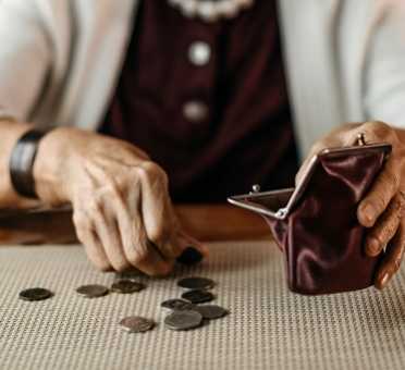 Shine Lawyers | signs of financial abuse in the elderly - thumbnail image