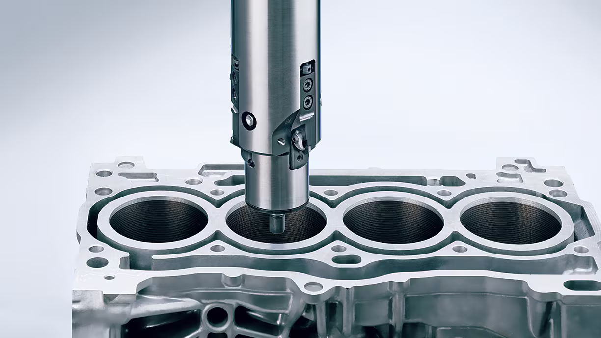 L3 CylinderCrankcase ImageText Finishing-cylinder-bore