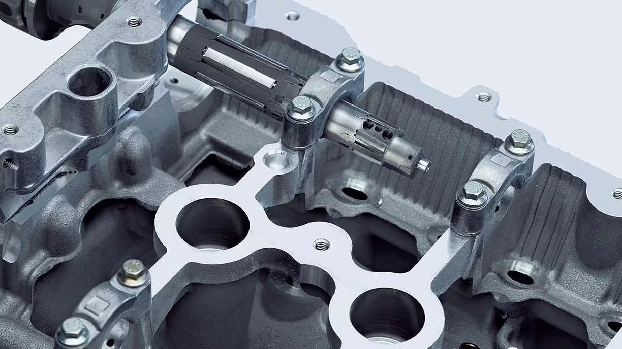 L3 CylinderHead ImageText Pilot-bore-camshaft