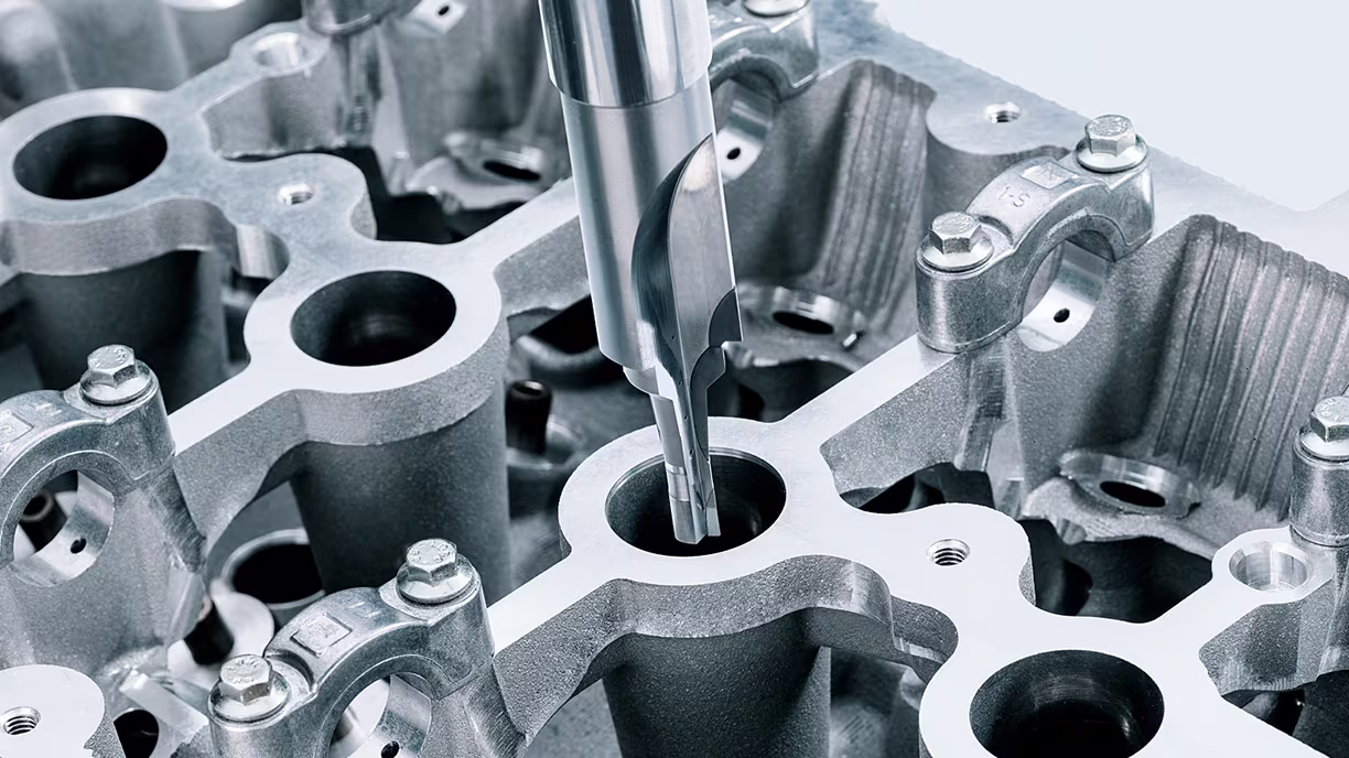 L3 CylinderHead ImageText Finishing-injector
