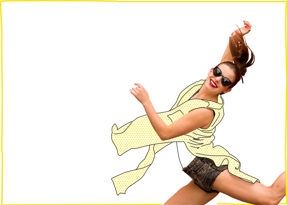 Mujer saltando feliz tras contratar nuestra tarifa más barata de fibra y móvil 